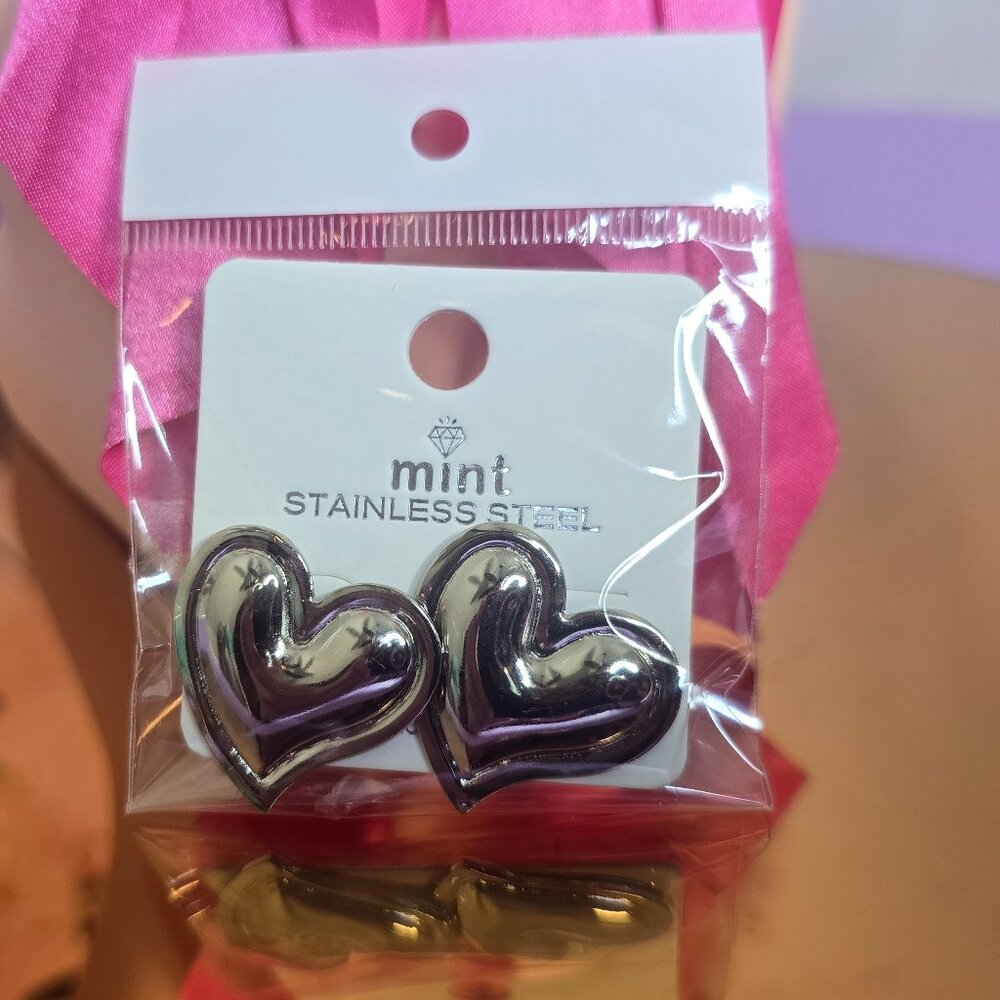 3D Heart Earrings (Silver) - Picture 4 of 4